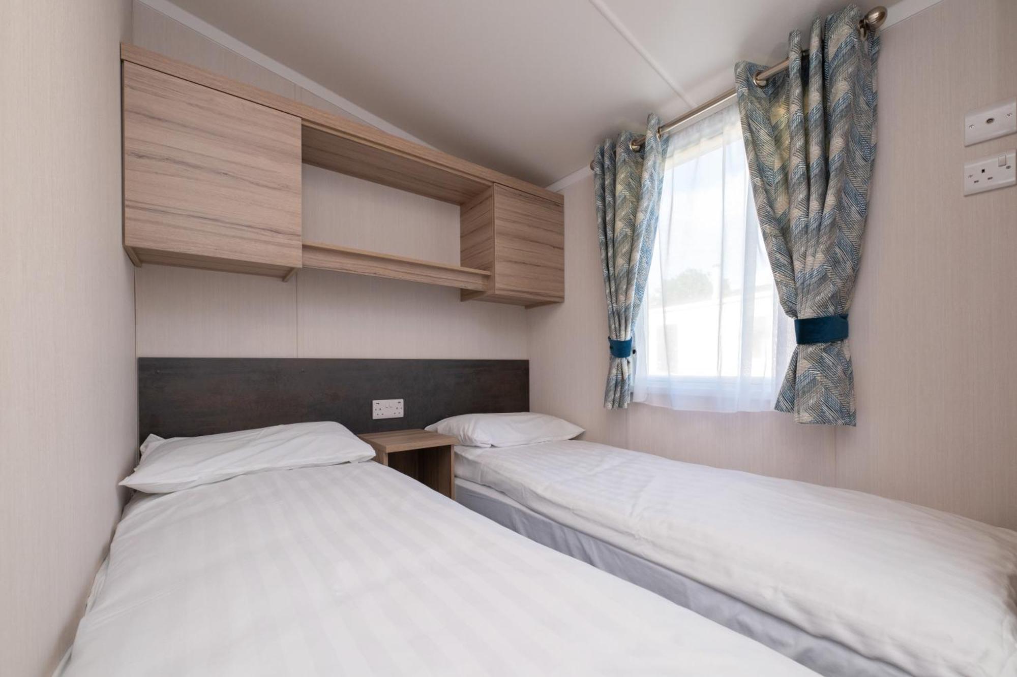 Tencreek Holiday Park Лоо Екстер'єр фото
