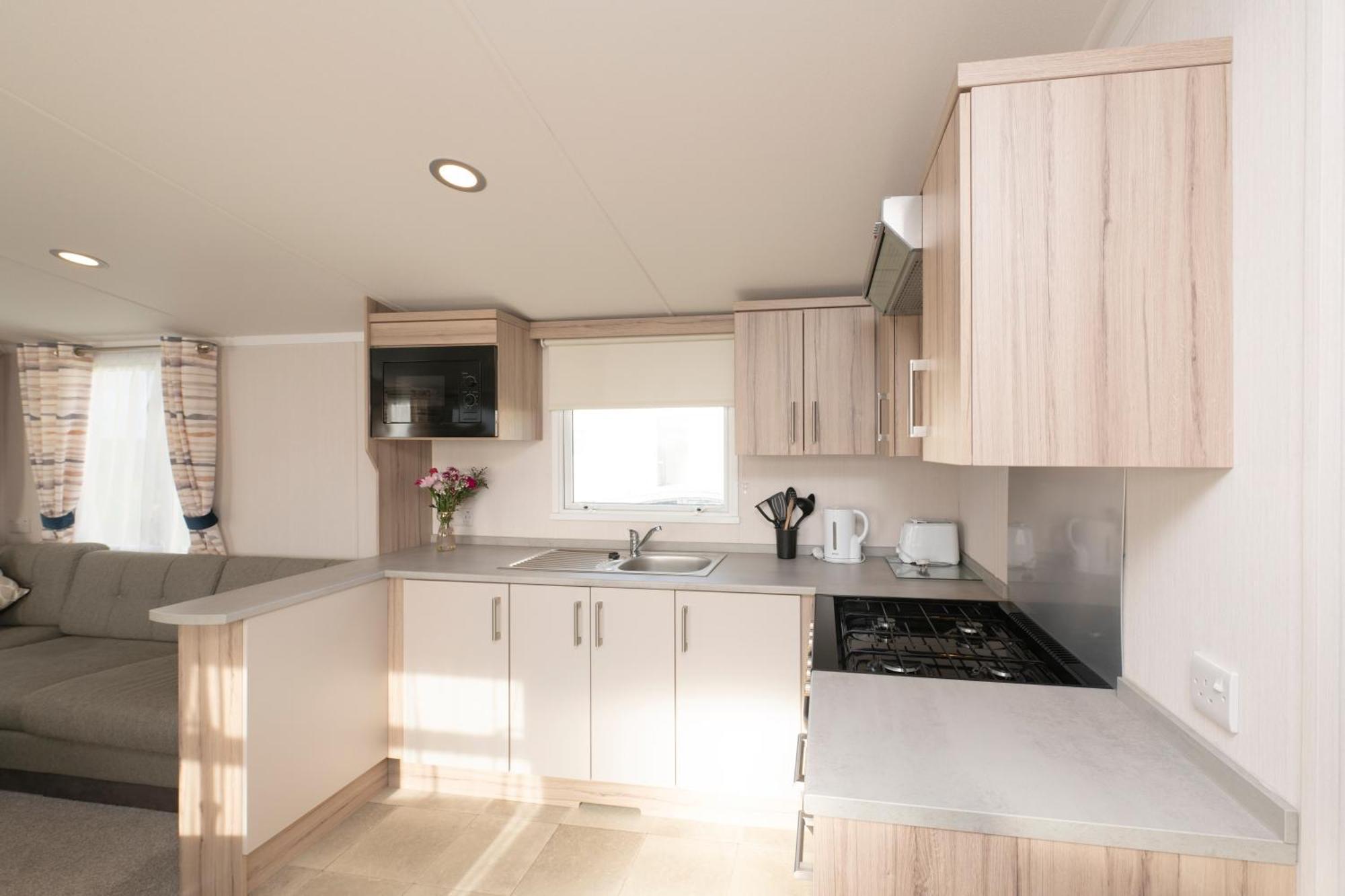 Tencreek Holiday Park Лоо Екстер'єр фото