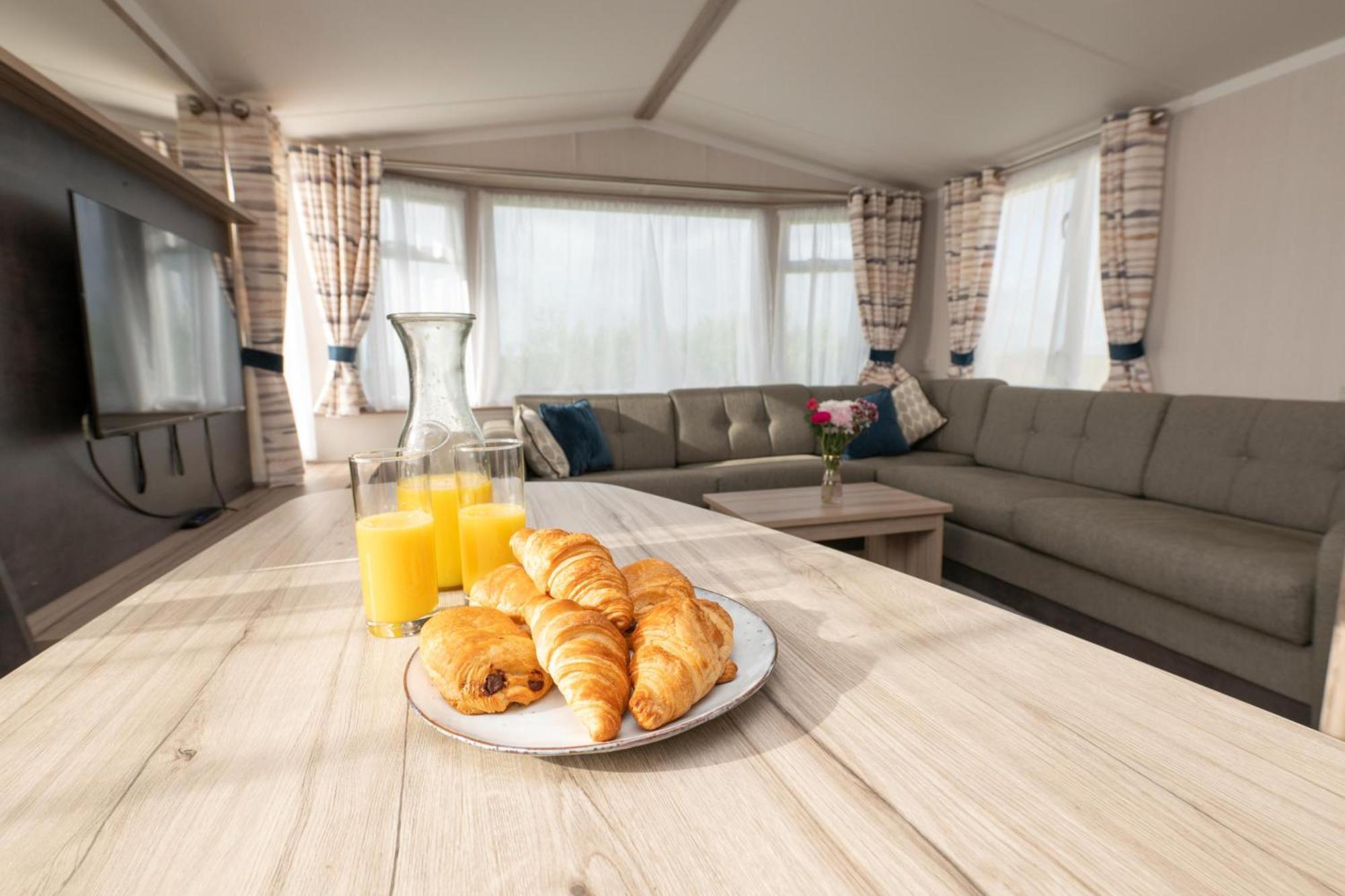 Tencreek Holiday Park Лоо Екстер'єр фото