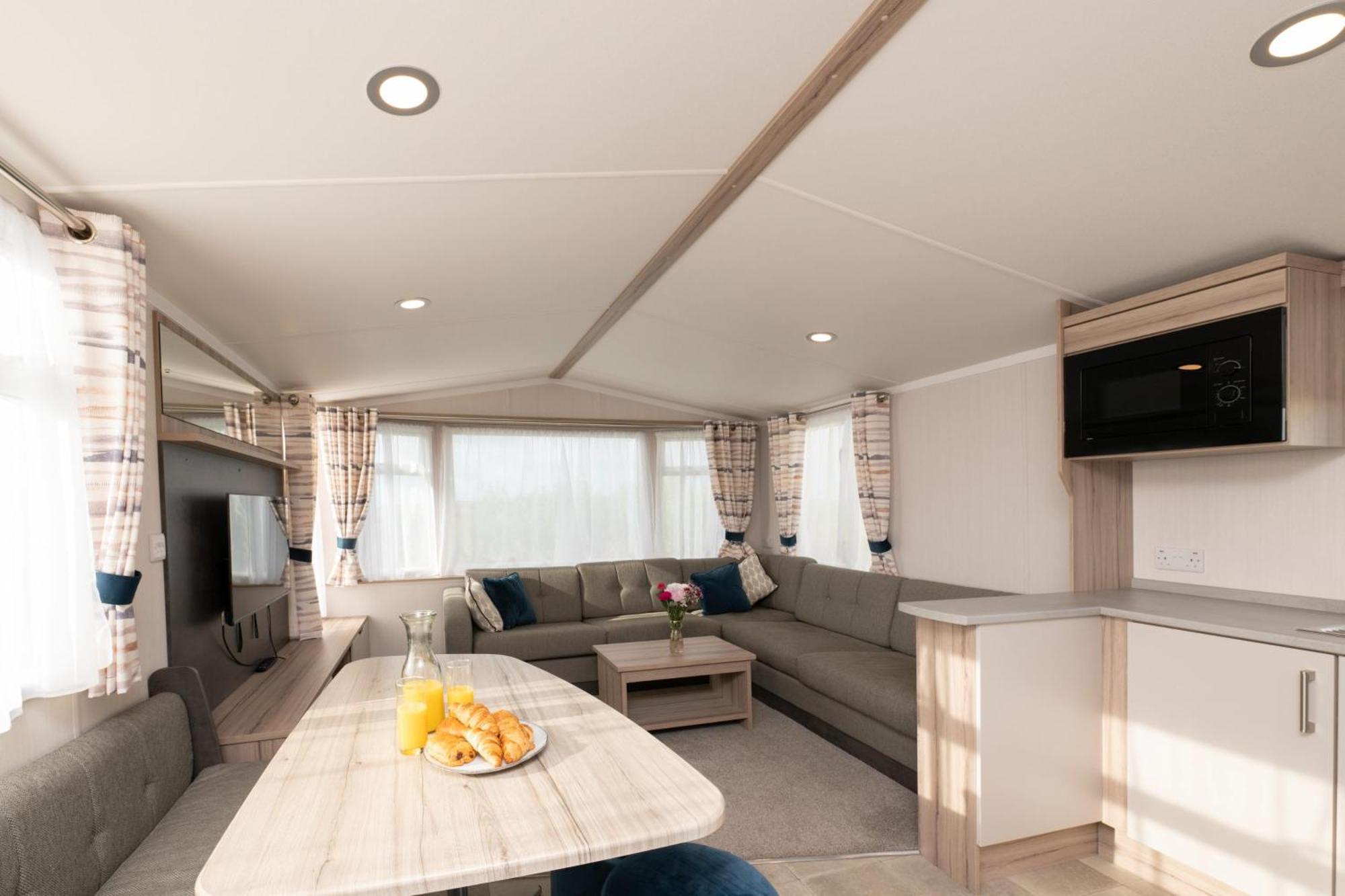 Tencreek Holiday Park Лоо Екстер'єр фото