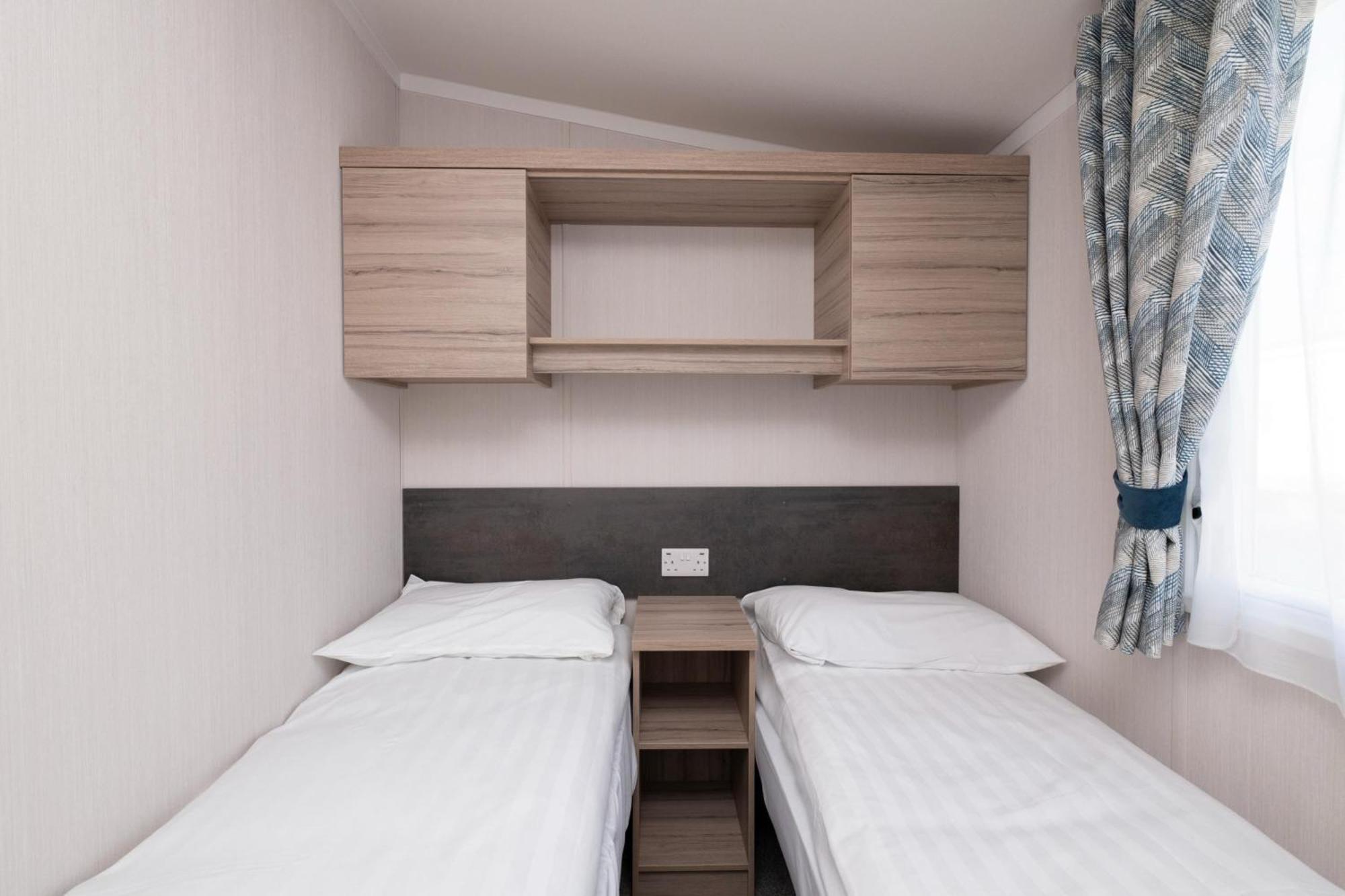 Tencreek Holiday Park Лоо Екстер'єр фото